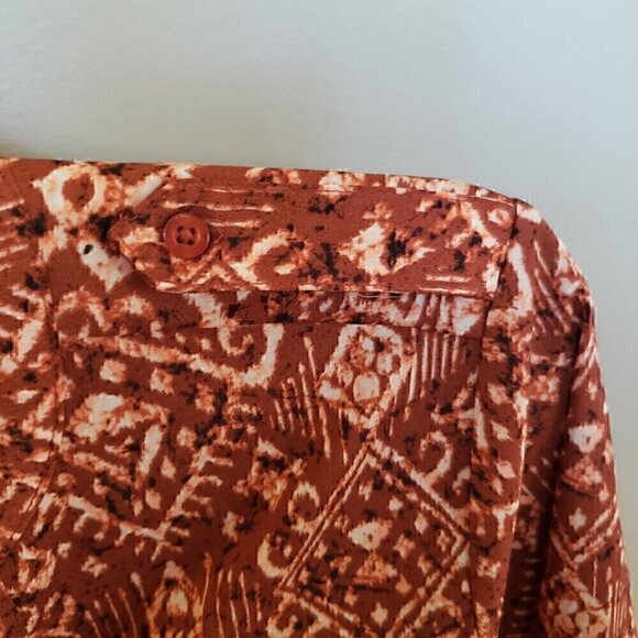 Like NEW Calvin Klein Geometric-Print Button-Down Shirt Size: Small - Picture 9 of 9